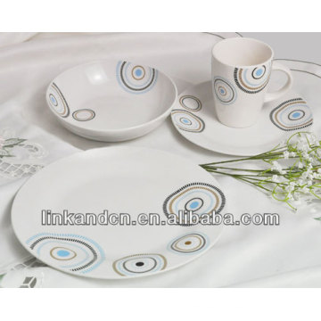 KC-00128 / Porzellan-Dinner-Set / Teller, Becher